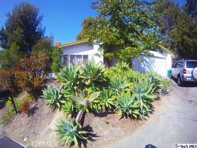 Private, Cal-de-sac Desirable 3 bedroom 2 bath, in great location of Seven Hills. Offer city Views, open living room with fire place. Kitchen with center Island , garden window and direct access from garage. All rooms with ceiling fan. Quiet , central A/C & heat, Private back yard. Property is available for immediate move in .