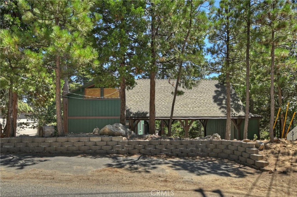 Photo 2 of 43 of 590 Pioneer Road house