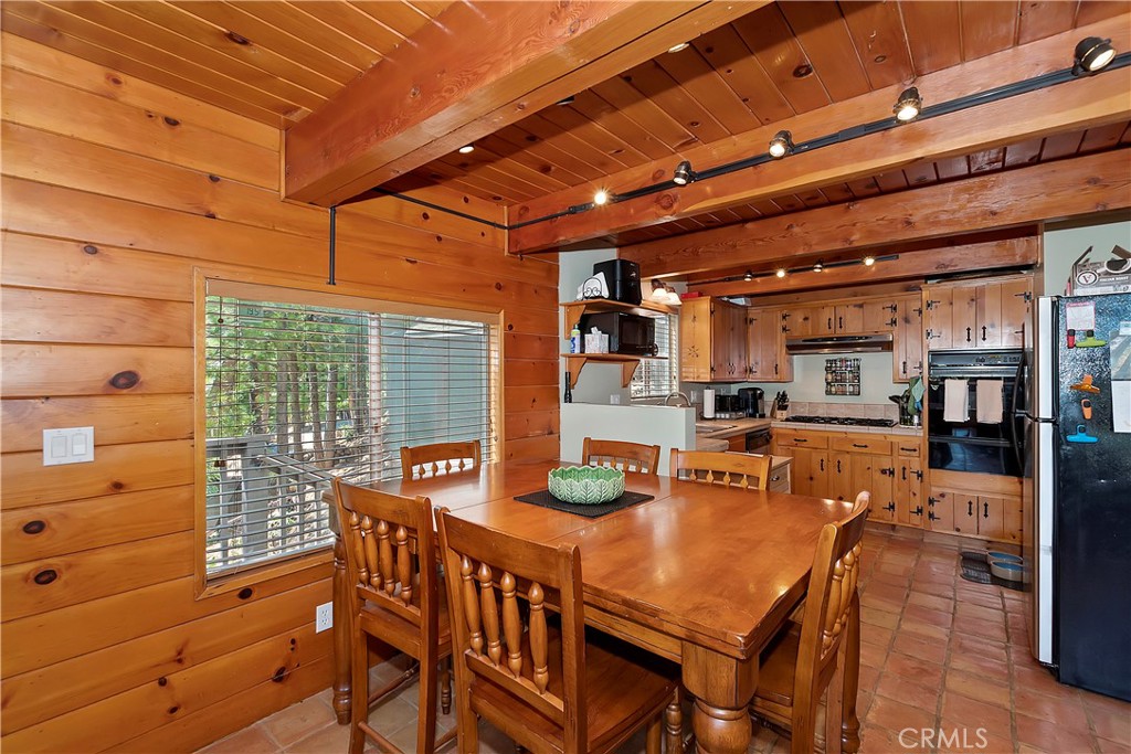 Photo 11 of 43 of 590 Pioneer Road house