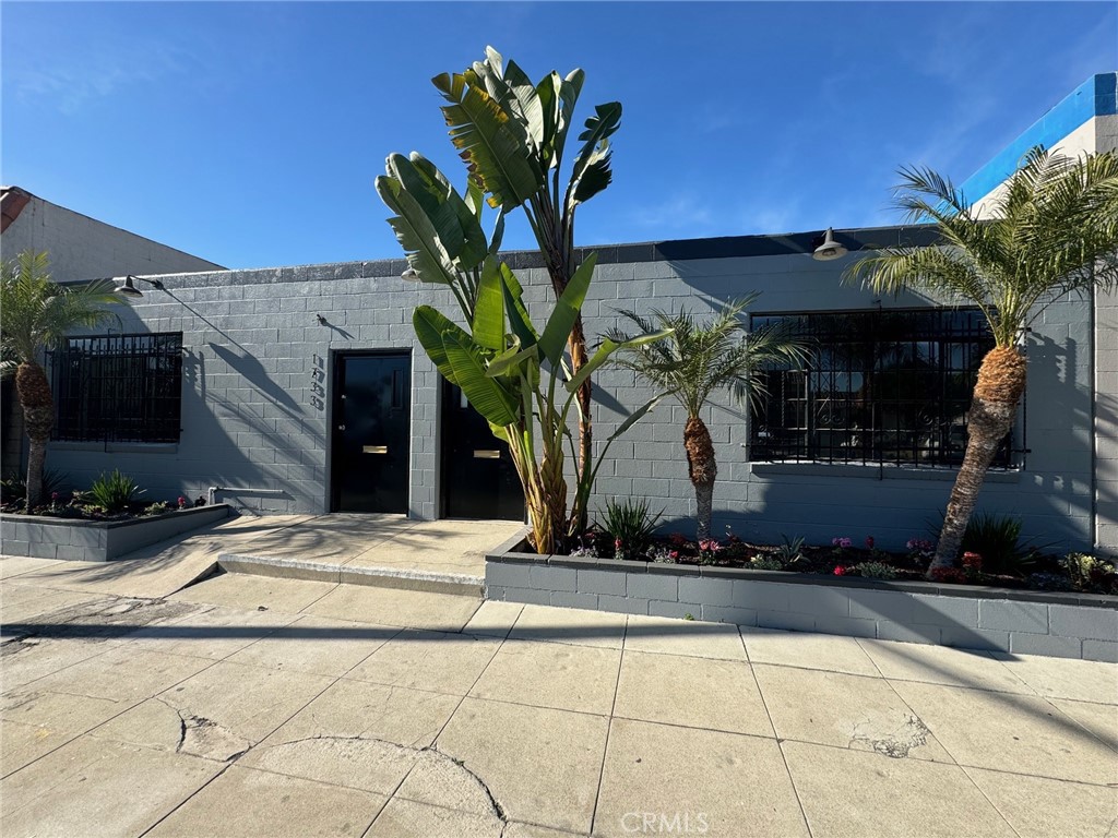 1731 1733 Border Avenue