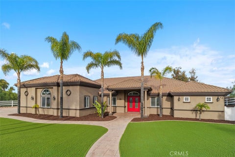 Photo of 39526 Calle Cabernet, Temecula, CA 92591 (MLS # SW25050016)