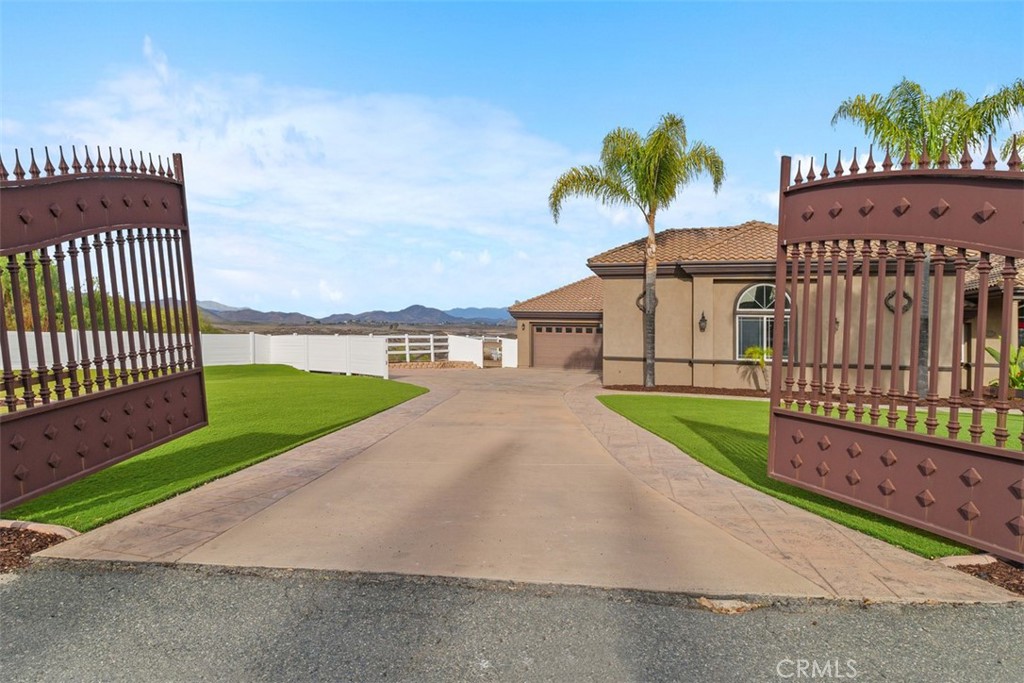 39526 Calle Cabernet