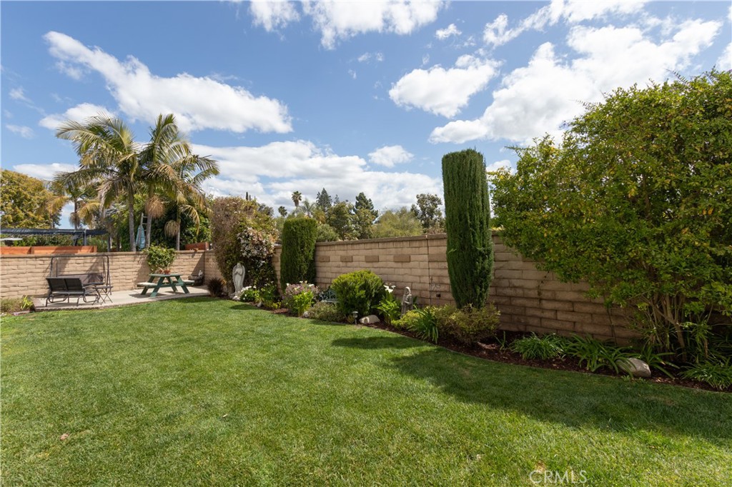 23712 Avenida Columbia