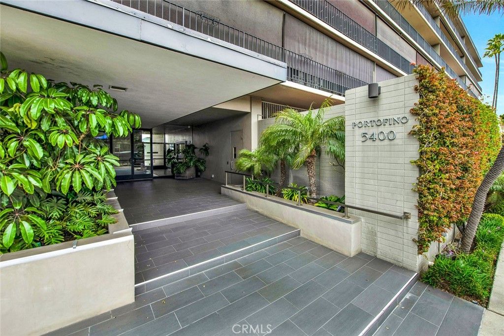 listing image 130728780356415203067