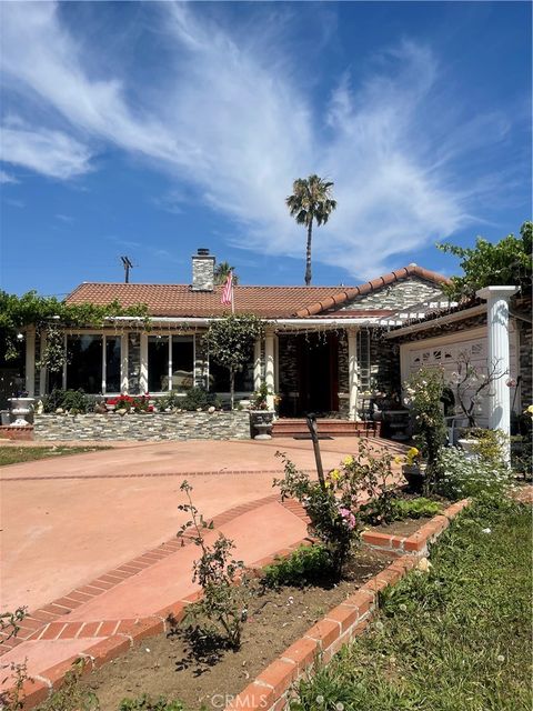 A home in Mission Hills (San Fernando)