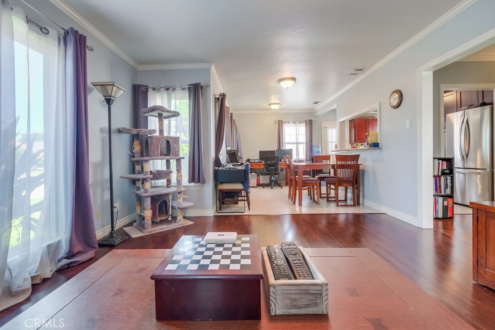 Photo 11 of 49 of 890 W 31st Street house