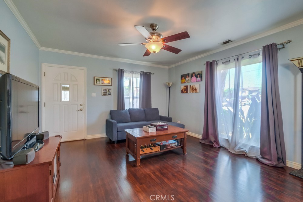 Photo 9 of 49 of 890 W 31st Street house