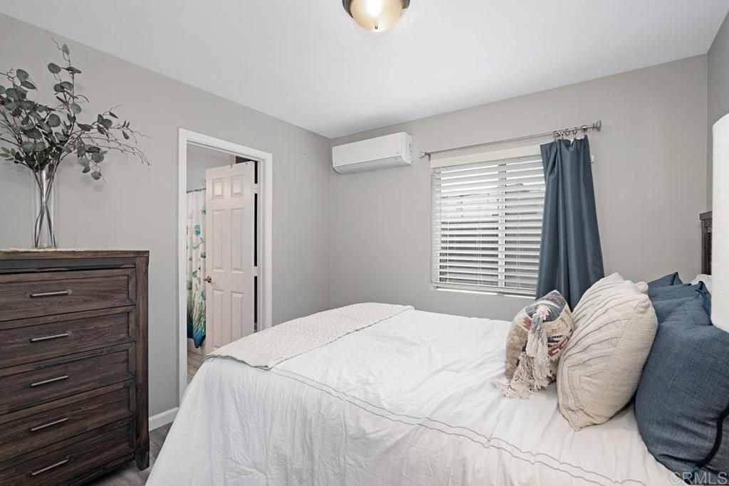 listing image 130724455319486522345