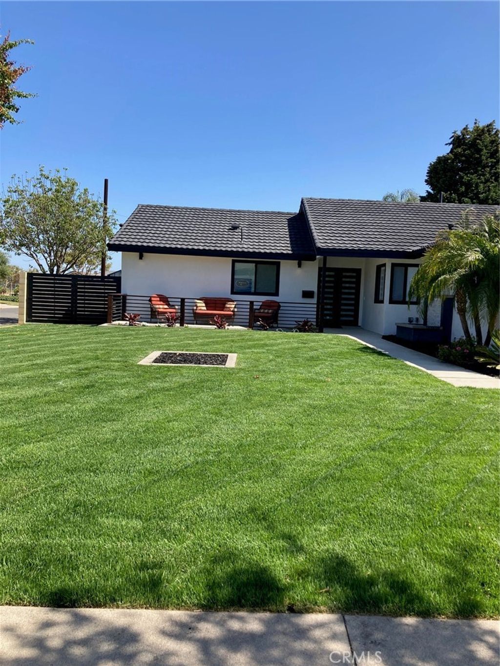 listing image 130724683526520642693