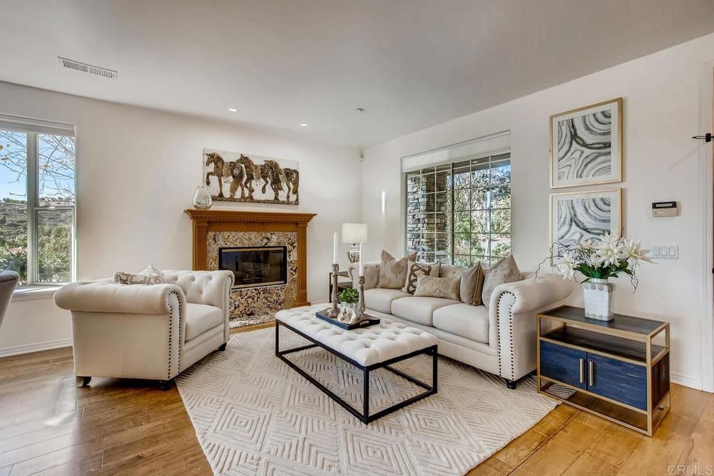 listing image 130726578921962415759