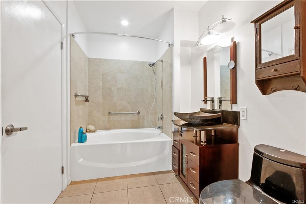 Downtown (DT) - Residential Lease