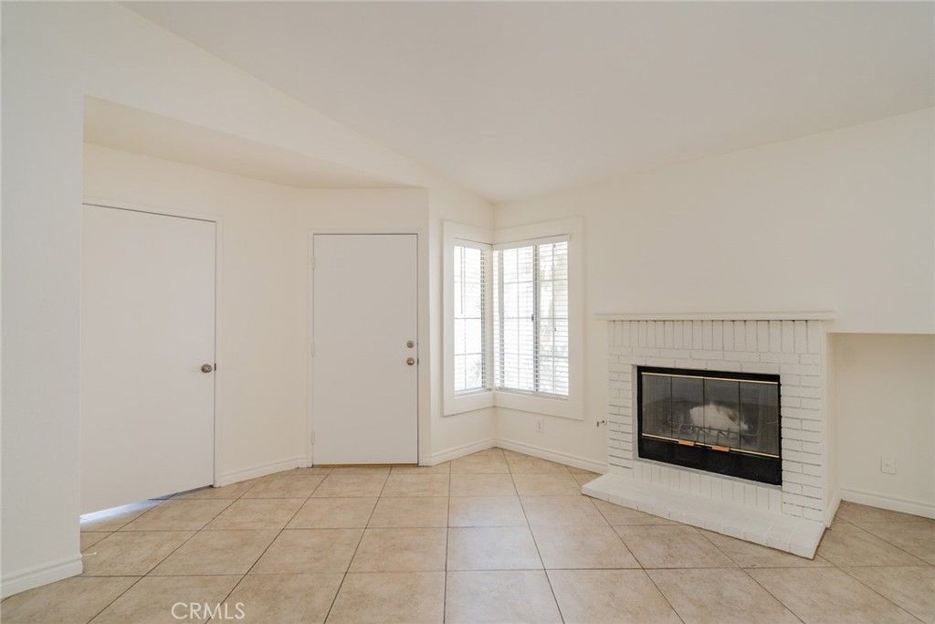 listing image 130726302246643979836