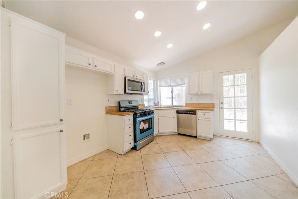 listing image 130721446263465633268