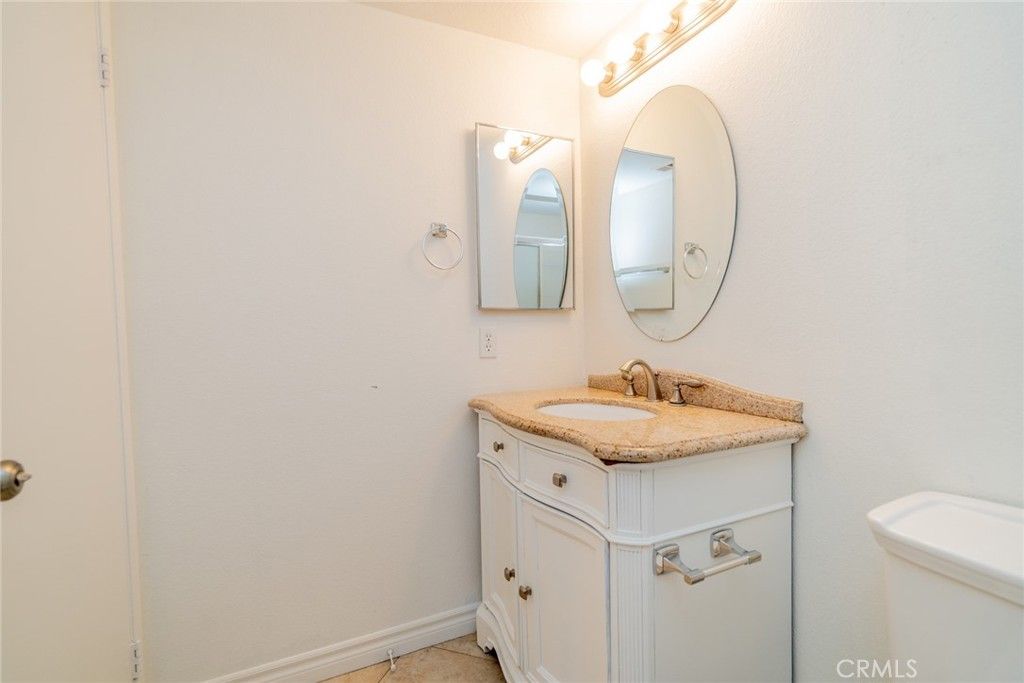 listing image 130723538904356441033