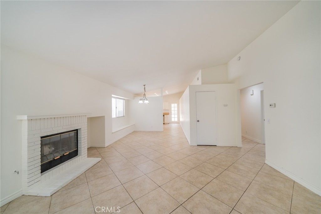 listing image 130728218978625628408
