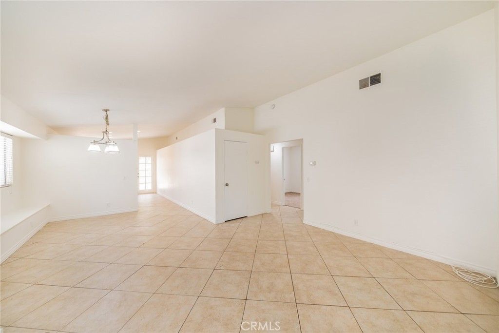 listing image 130724225416556496844