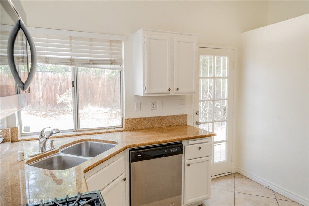 listing image 130725473763014916141