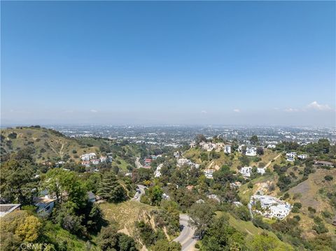 A home in Studio City