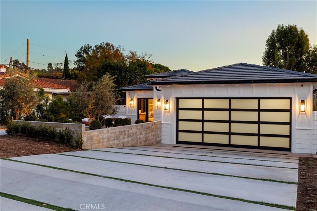 Photo 2 of 2 of 736 Cloyden Road house