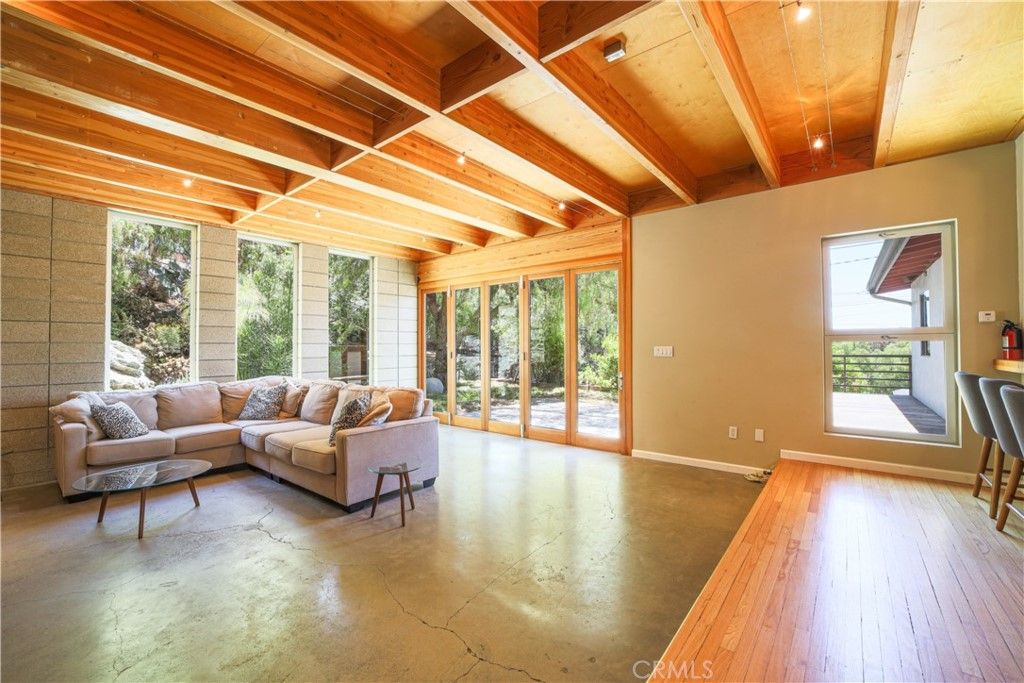listing image 130724684856774881252