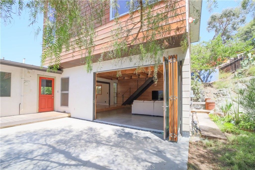 listing image 130728475779929031035