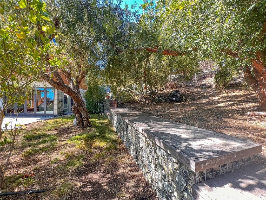 listing image 130725650432726527219