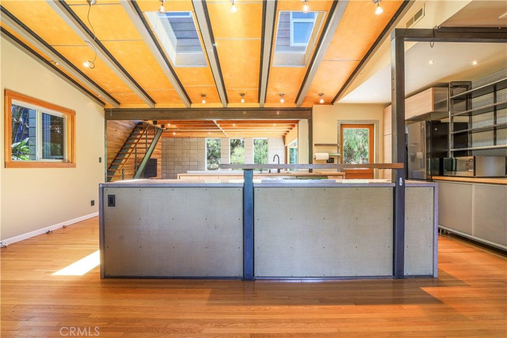 listing image 130720926011287398641