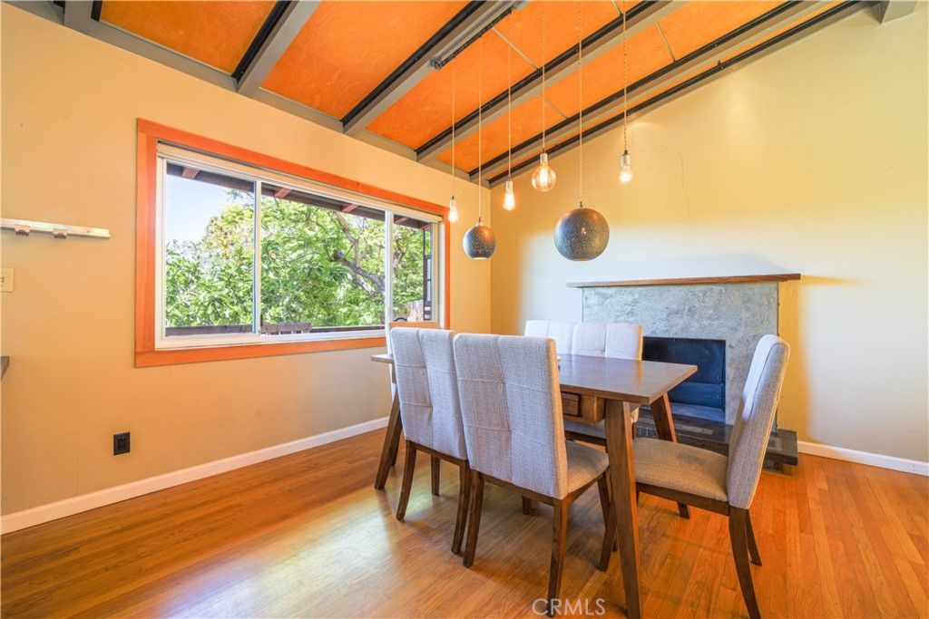 listing image 130726381852838890037