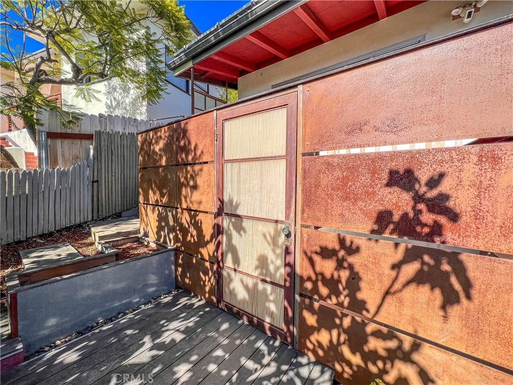 listing image 130729132552650419116