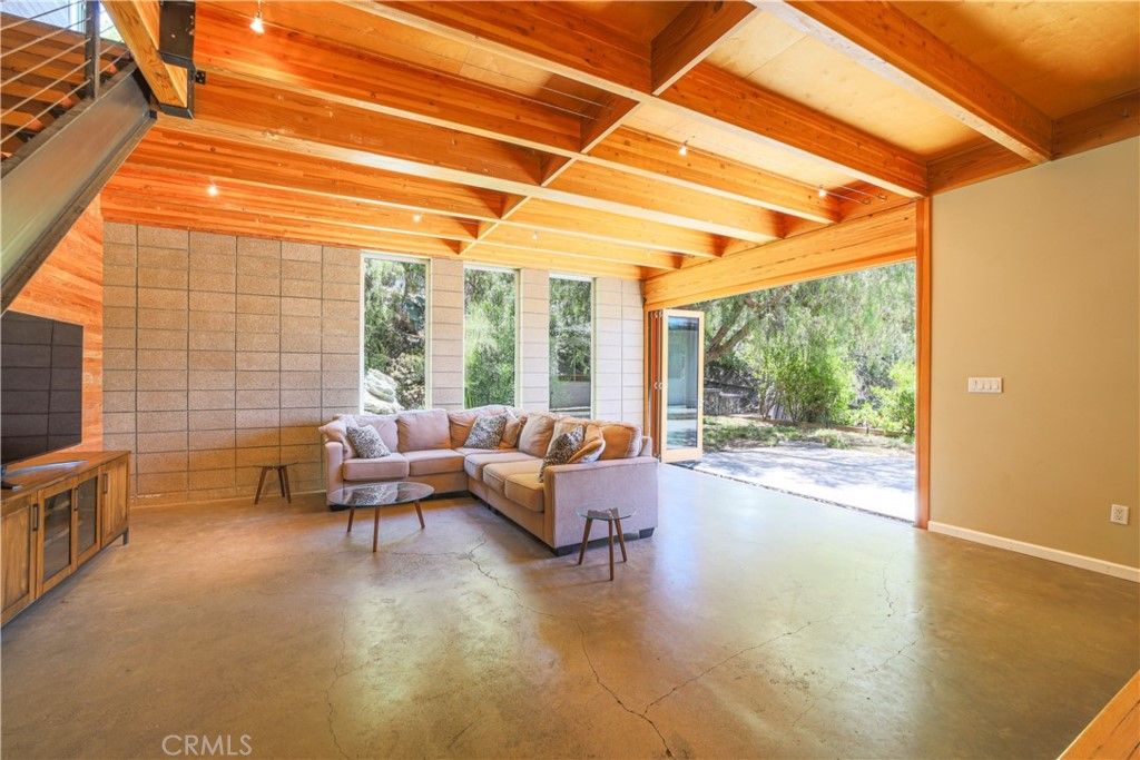 listing image 130721799450399002723
