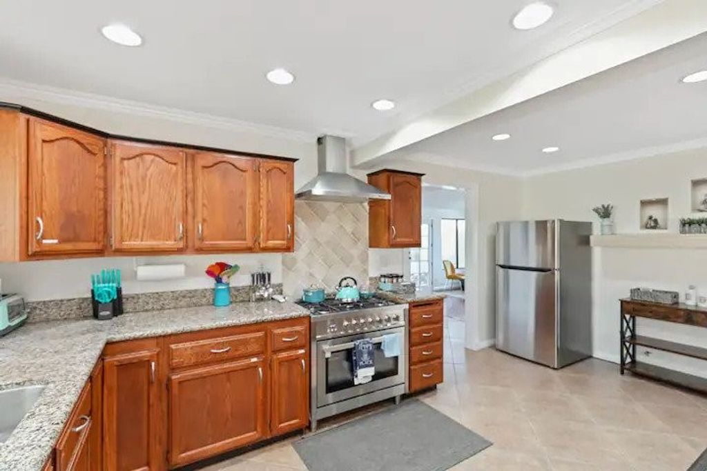 listing image 130725567098011170244