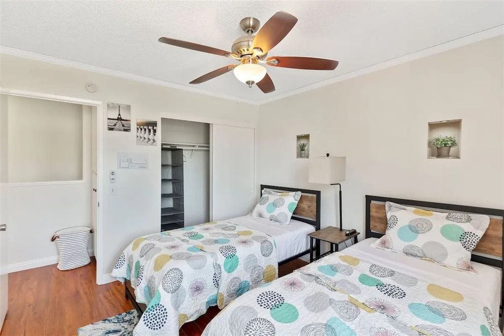 listing image 130721741744029249821