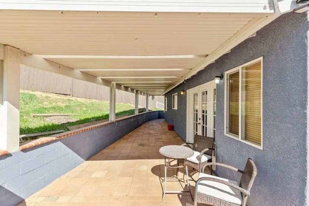 listing image 130724844249643076737