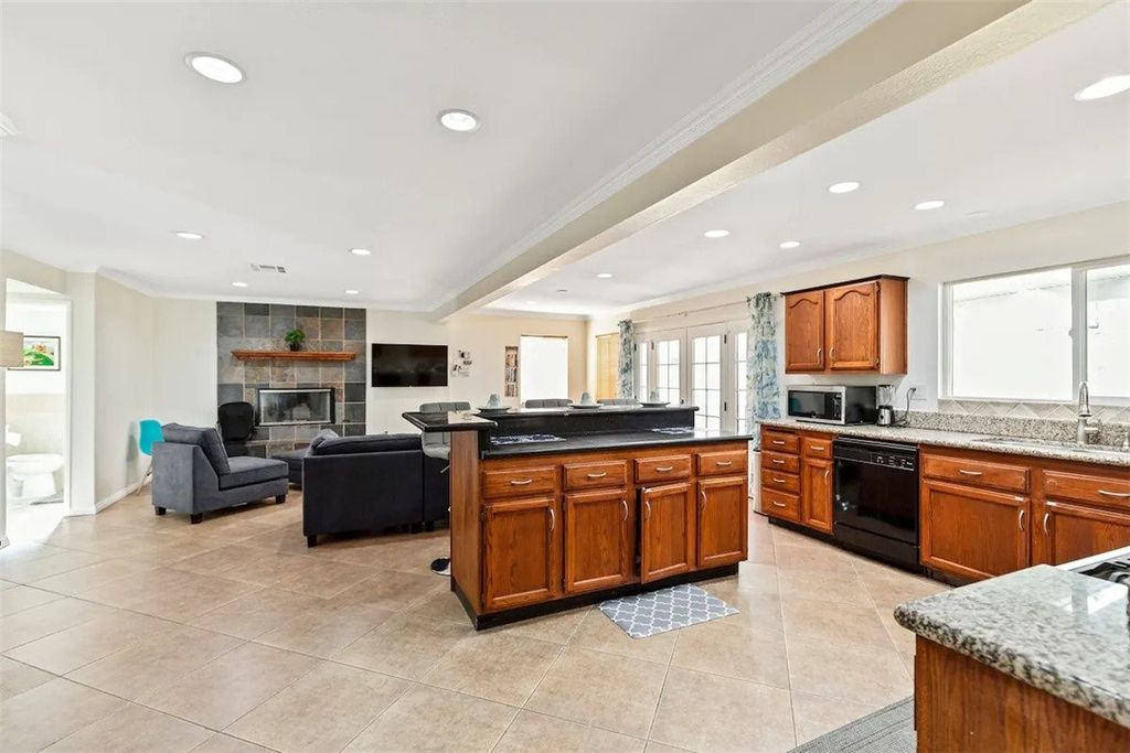 listing image 130724166317109732702