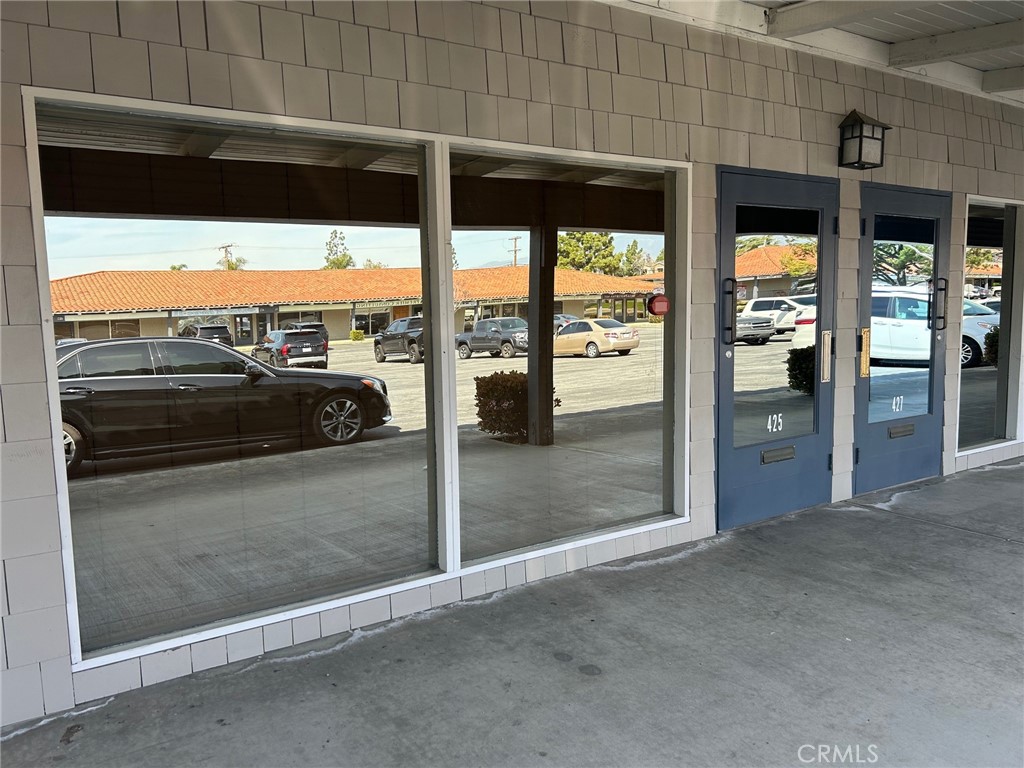 Conveniently Located commercial building unit ready to be rented out.