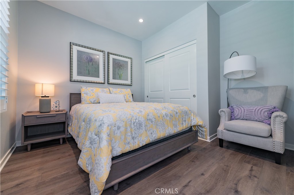 Photo 7 of 23 of 226 Oak Forest condo