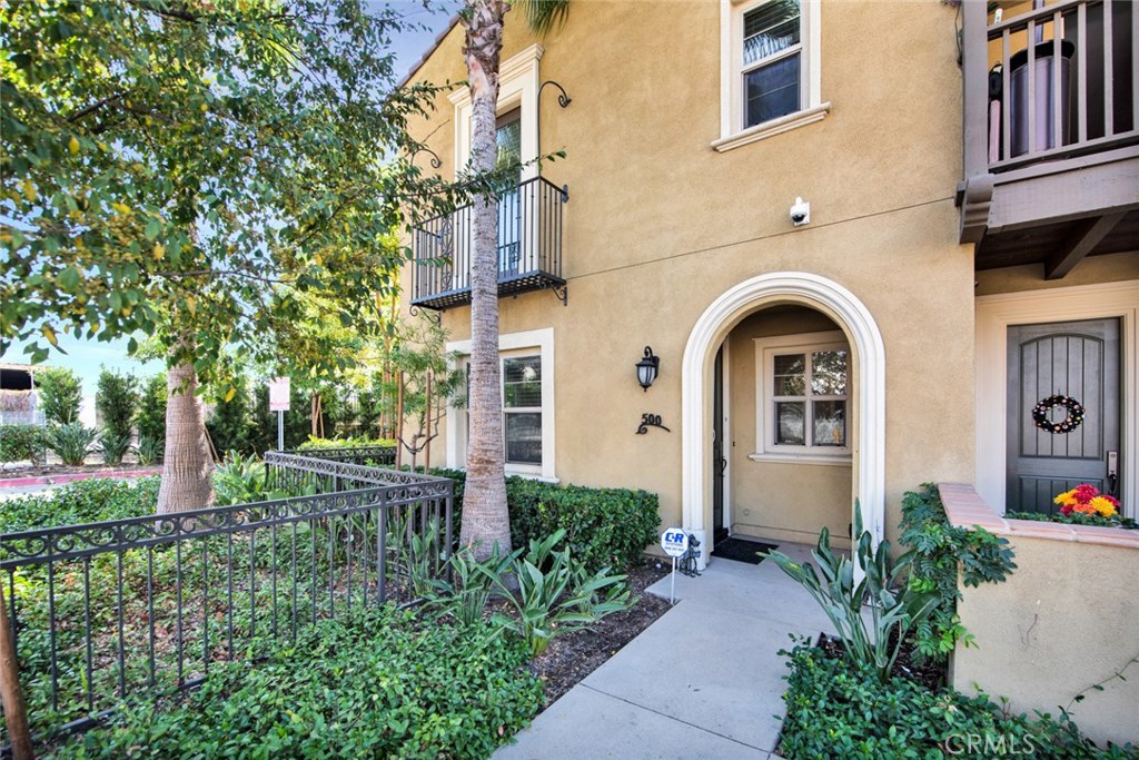 Welcome to your new home at the friendly and desirable community of Colony Park in the heart of Anaheim. This Modern One Bedroom condo has been meticulously well maintained, with brand new floors, recessed lights, wired speakers, modern kitchen, stainless steel appliances, clean white cabinets, and alkaline water filtration system. The first floor also includes a half bath and direct access to the 1 car garage which features a tankless water heater, and a top of the line Nuvia water softener. A conveniently located upstairs laundry closet that can accommodate a full-size washer and dryer with additional storage. The upstairs bedroom also features a nice Juliet balcony.
The Colony Park boast many resort-style amenities (secured by electronic keycard throughout): 24 hour fitness center, 3 heated pools, 2 spas, 3 clubhouses, bathrooms, outdoor showers, powerful gas BBQ grills at 3 different locations throughout, fire pits for your nighttime enjoyment, outdoor fireplace & covered seating area, on-site security, on-site HOA manager, a gated Pet-free park, and the community’s very own controlled-access dog park! Two of the clubhouses provide cable television on a big screen and WiFi internet to keep you connected when you are hitting the gym or relaxing poolside. It is conveniently located near Disneyland, the Anaheim Convention Center, Honda Center, and Angels Stadium. The famous Packing House and Downtown Anaheim Nightlife is only a short walk from your front door!