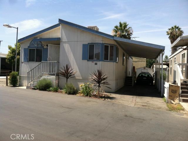 PERFECT HOME FOR A GROWING FAMILY, THIS NICE 3 BEDROOM MOBIL HOME IS CLOSE TO SCHOOLS, SHOPPING, THE PARK HAS A GREAT
POOL FOR THE KIDS AND A PLAY ROOM TO HOLD YOUR PARTIES FOR THESE SUMMER DAYS.