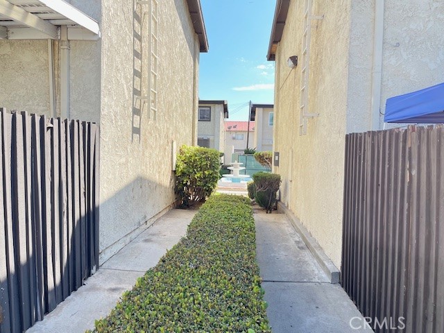 Photo 8 of 9 of 1301 S Greenwood Avenue 3 condo