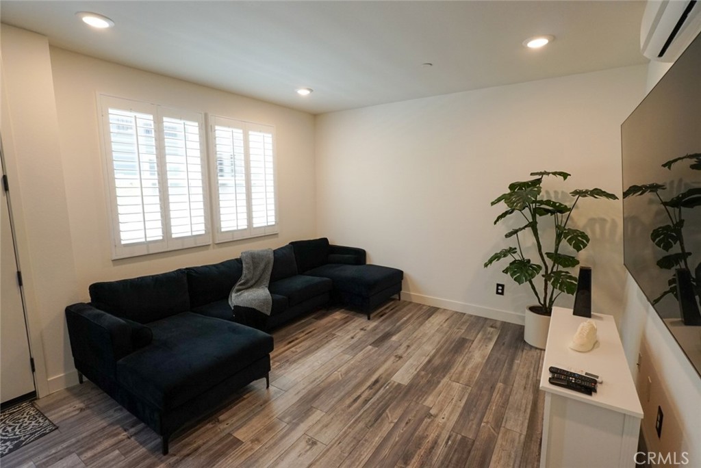 Photo 5 of 25 of 9118 Hudson Lane townhome