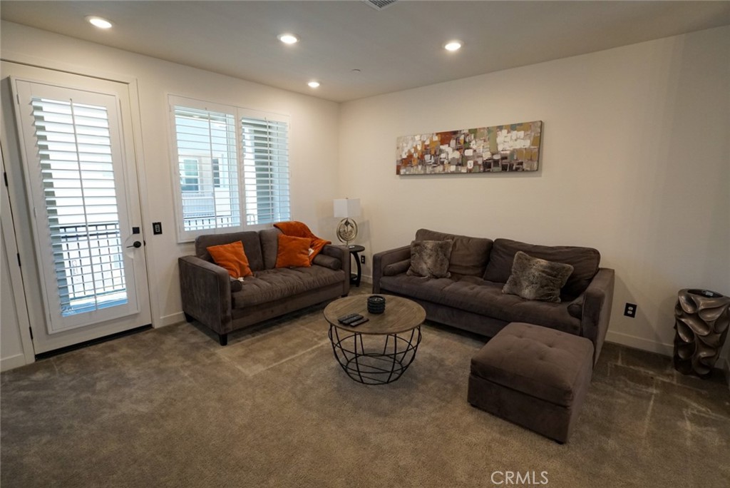 Photo 8 of 25 of 9118 Hudson Lane townhome
