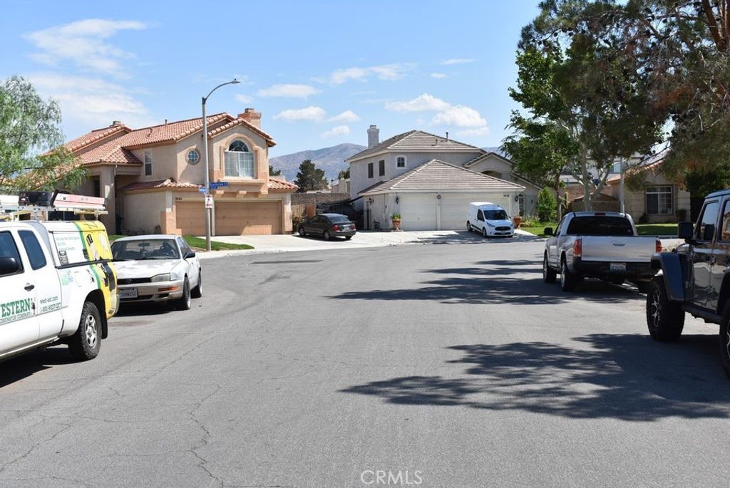 listing image 130725612066038675550