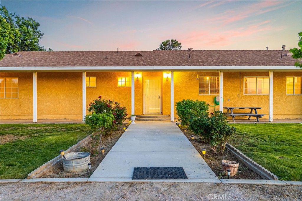 listing image 130724876513162643137
