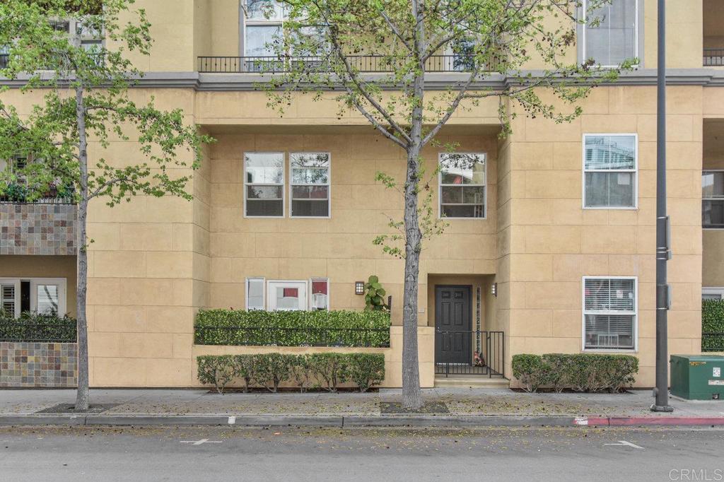 301 W G St 107