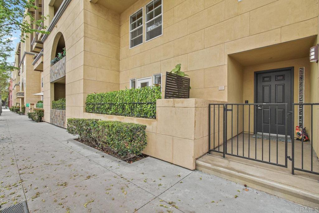 301 W G St 107