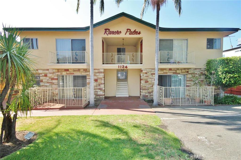 A desirable single story, front unit at ground floor level home is great for first time buyers or investors. This immaculate unit offers a pleasant floor plan, bright and spacious living room, and a bonus family den. It features 2 spacious bedrooms including a master suit, and 2 bathrooms. Additional highlights include central air conditioning, new laminated flooring, fresh paint, extra built in cabinetry, and a nice kitchen with breakfast area. Moreover, there is a large enclosed private entry patio which can be use for multiple purposes. This home is also convenient to the Westfield Shopping Center, bus stops, parks, schools, and more. It is in distinguished Arcadia school District.
