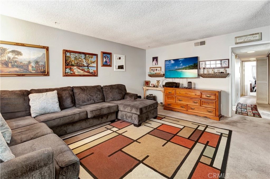 listing image 130726271056632310177