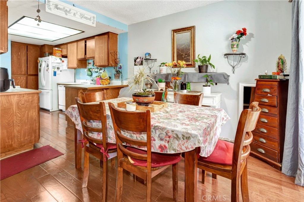 listing image 130723470718853325700