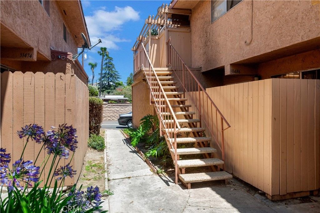 listing image 130723586284376965075