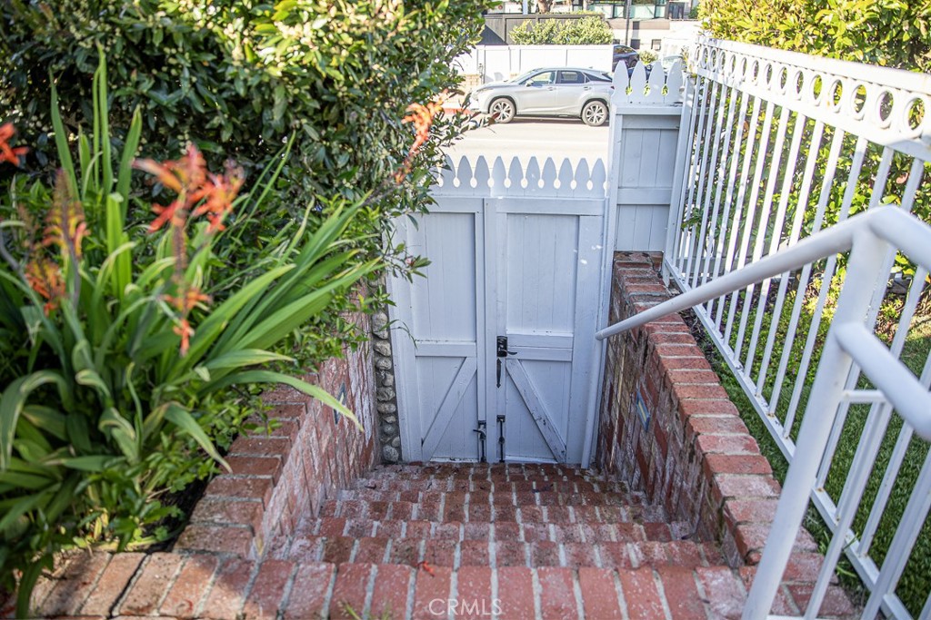 1086 Glenneyre Street